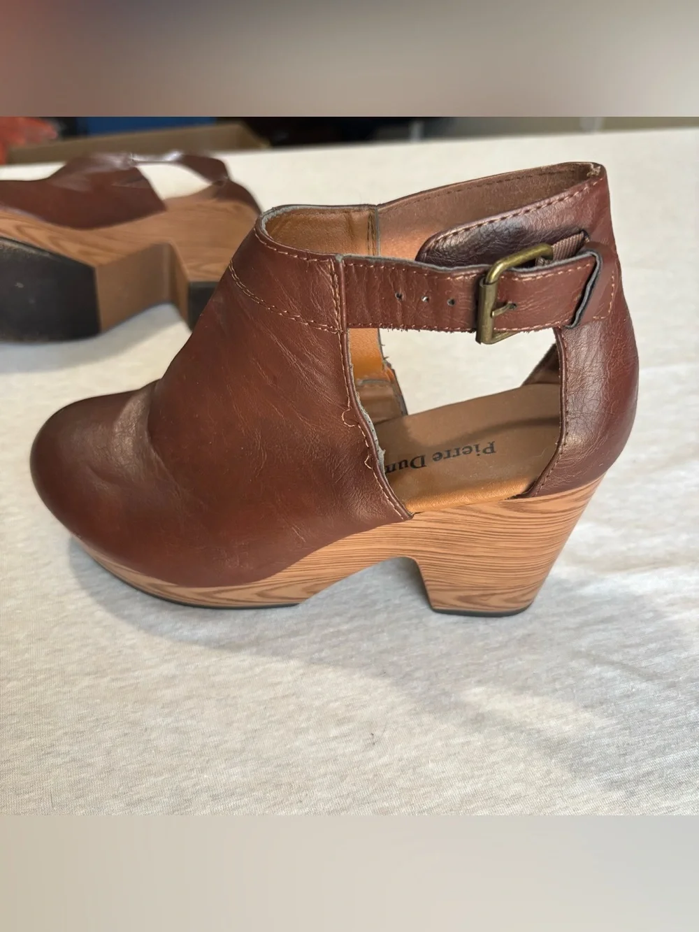 Pierre Dumas Brown Faux Leather Platform Cutout Clogs Heels Size 7